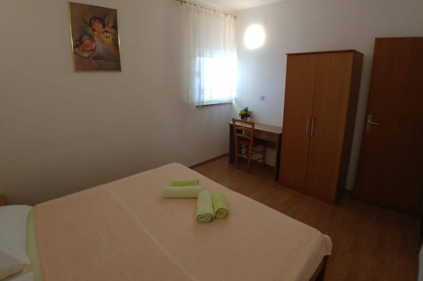 Apartments With A Parking Space Kornic, Krk - 5306 Bilik gambar