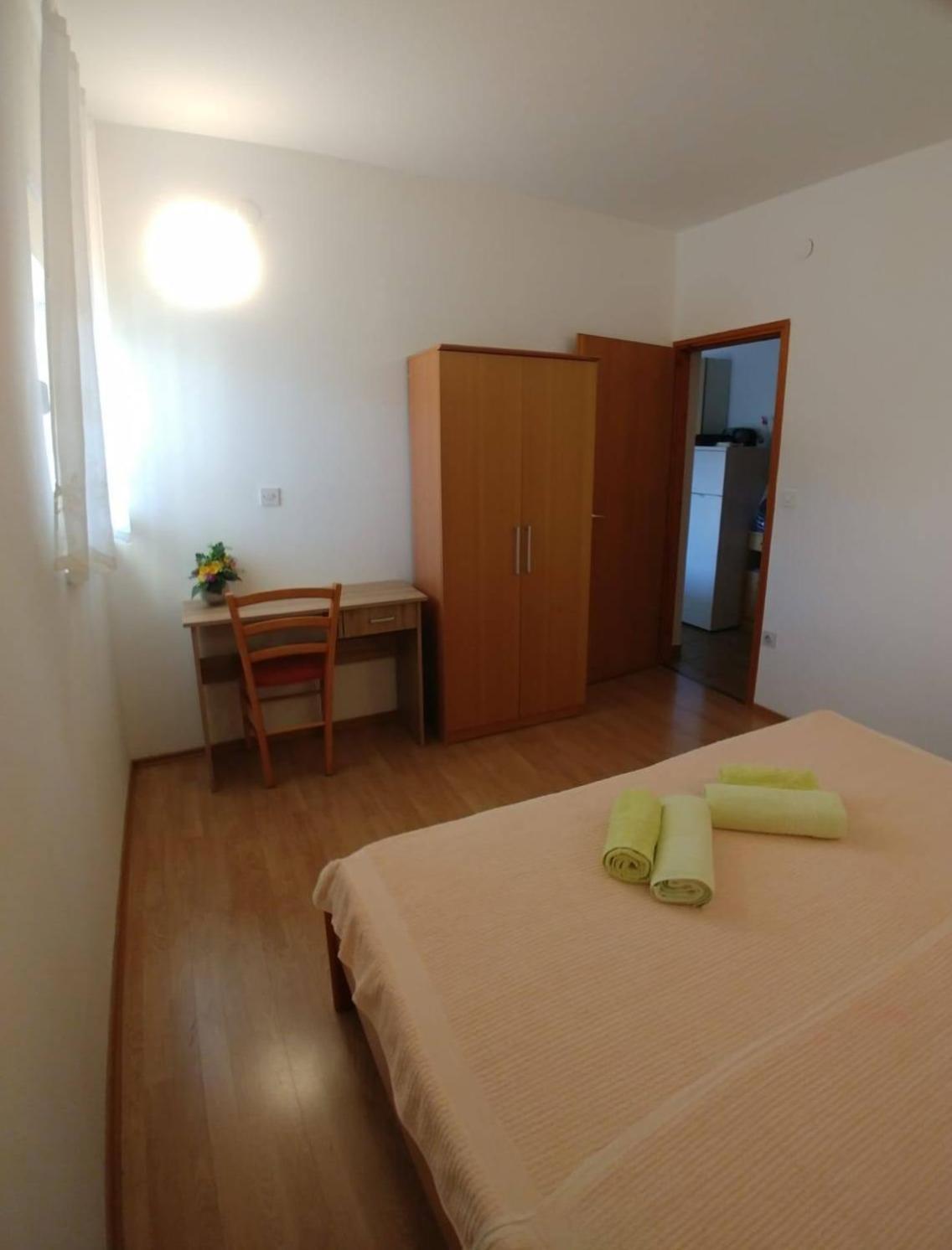 Apartments With A Parking Space Kornic, Krk - 5306 Bilik gambar